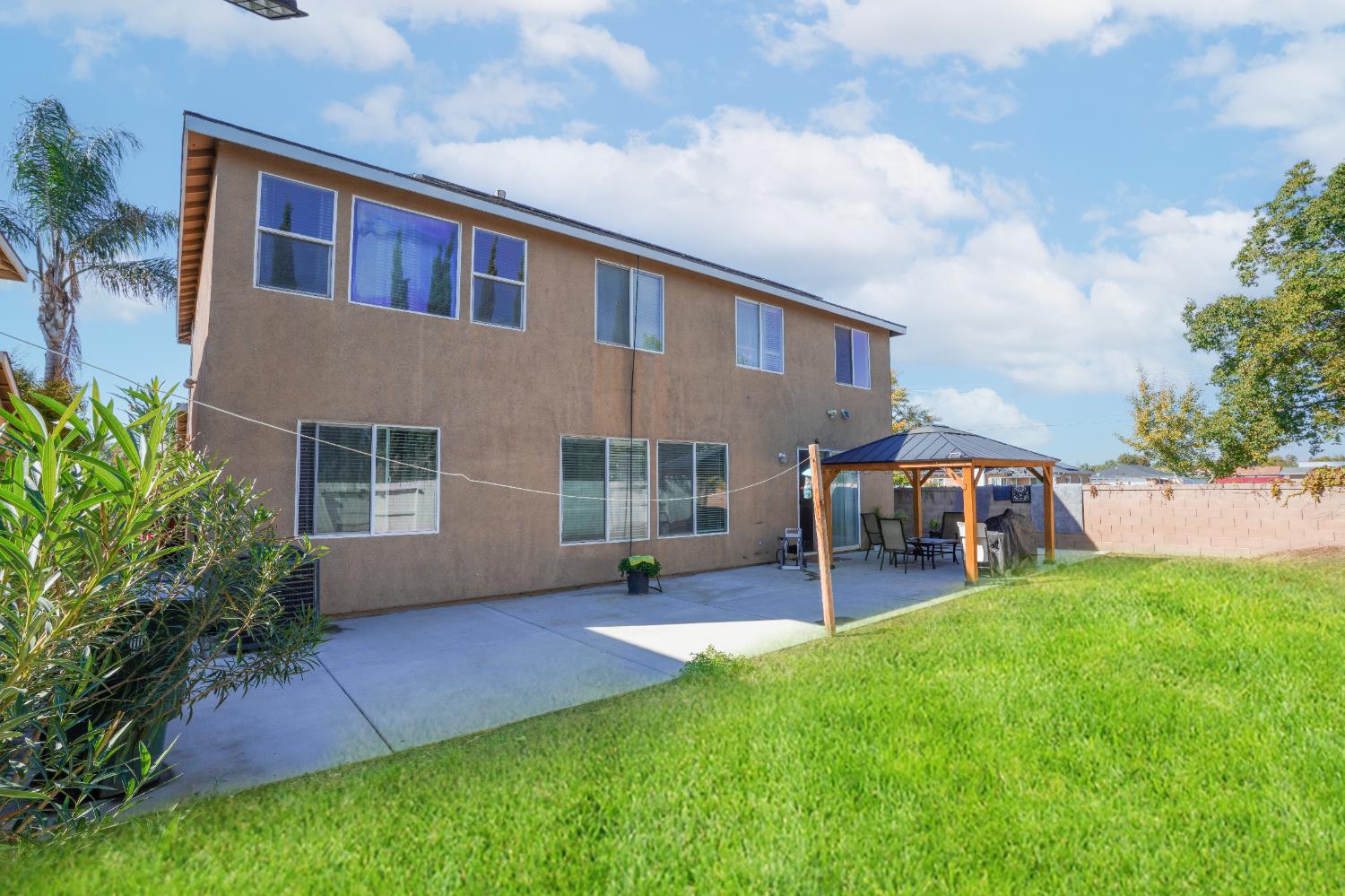 1976 N Belvedere Ave N, Fresno, CA 93722