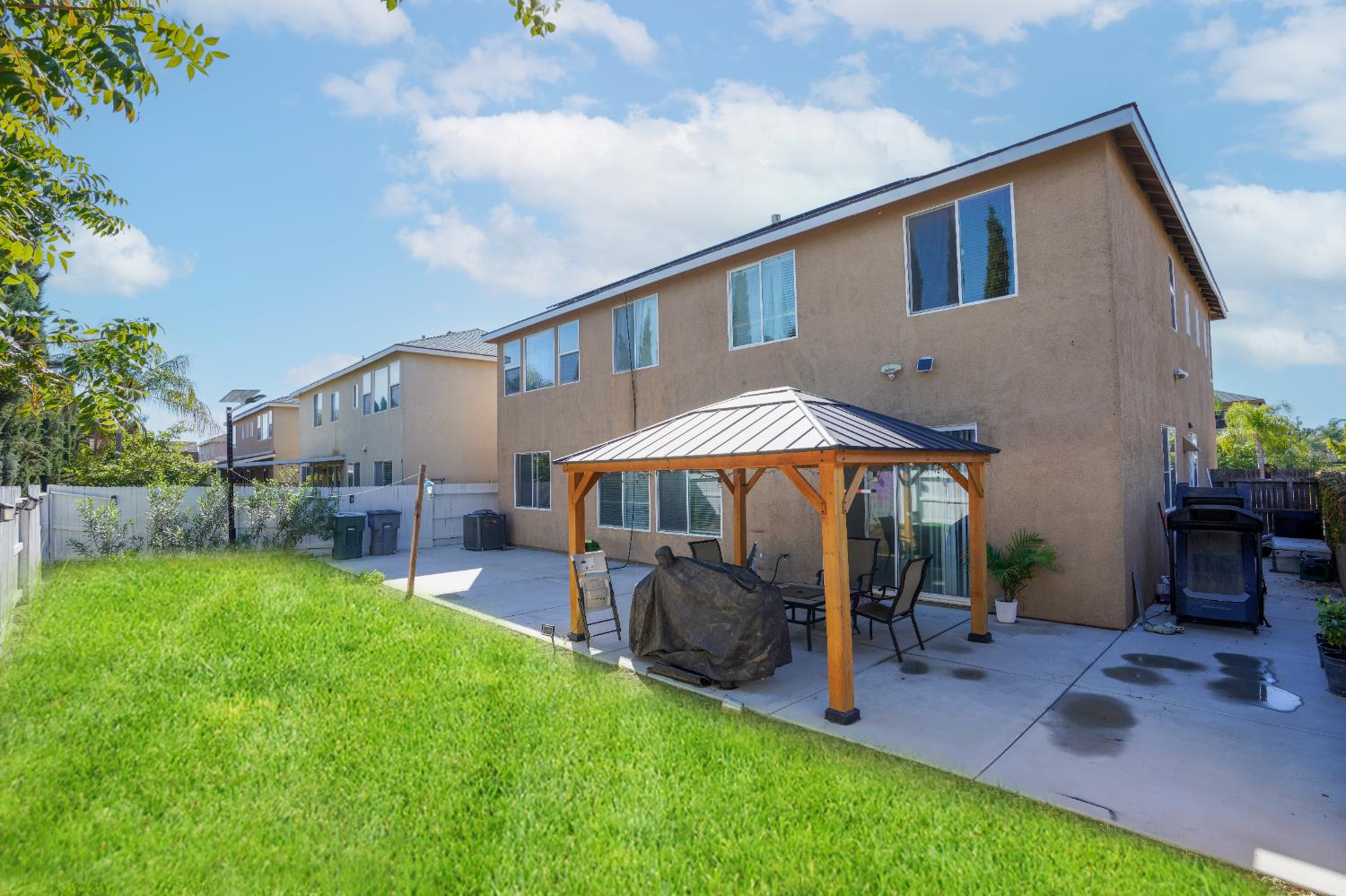 1976 N Belvedere Ave N, Fresno, CA 93722