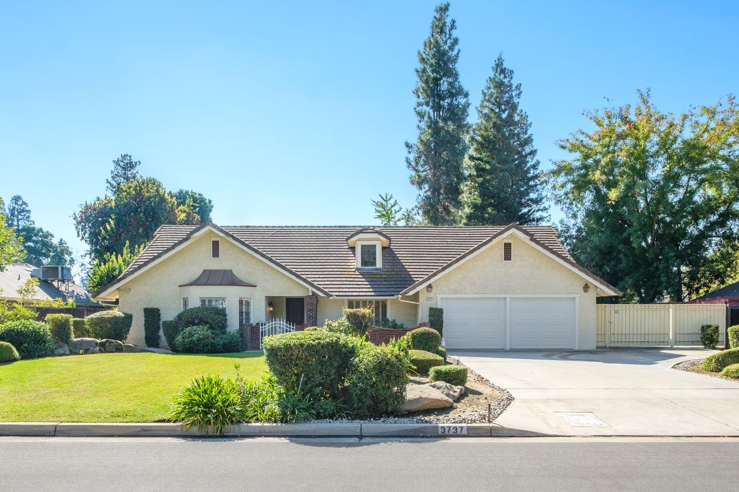 3737 W Minarets Ave, Fresno, CA 93711