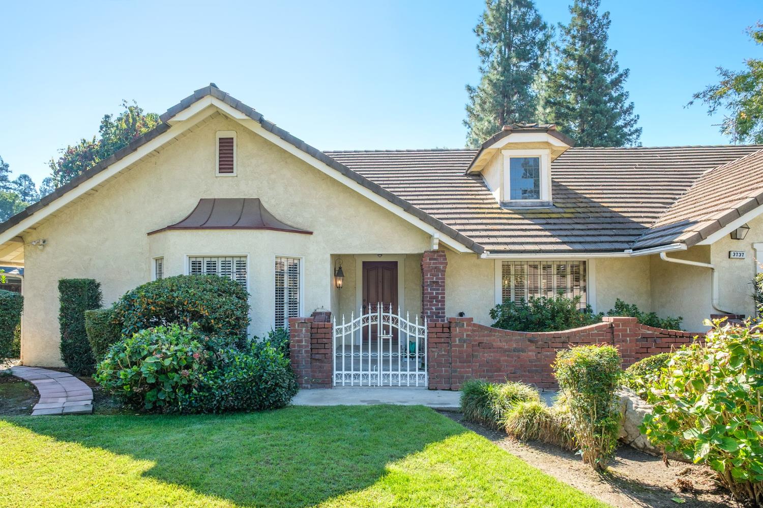 3737 W Minarets Ave, Fresno, CA 93711