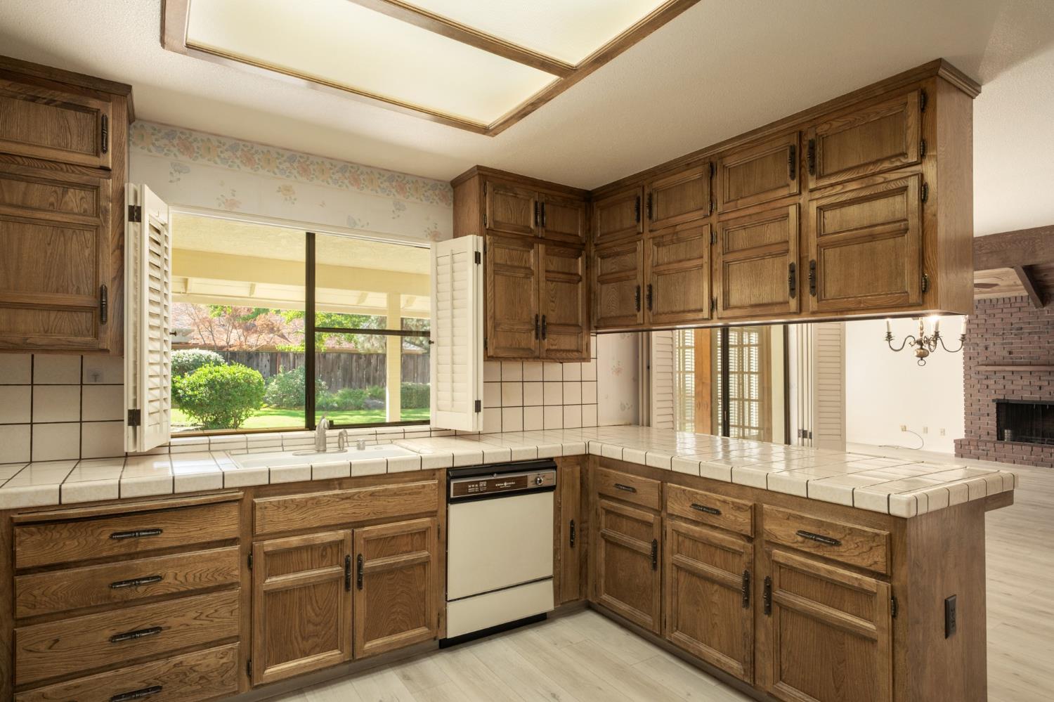 3737 W Minarets Ave, Fresno, CA 93711