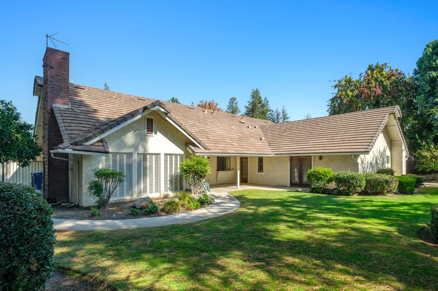 3737 W Minarets Ave, Fresno, CA 93711