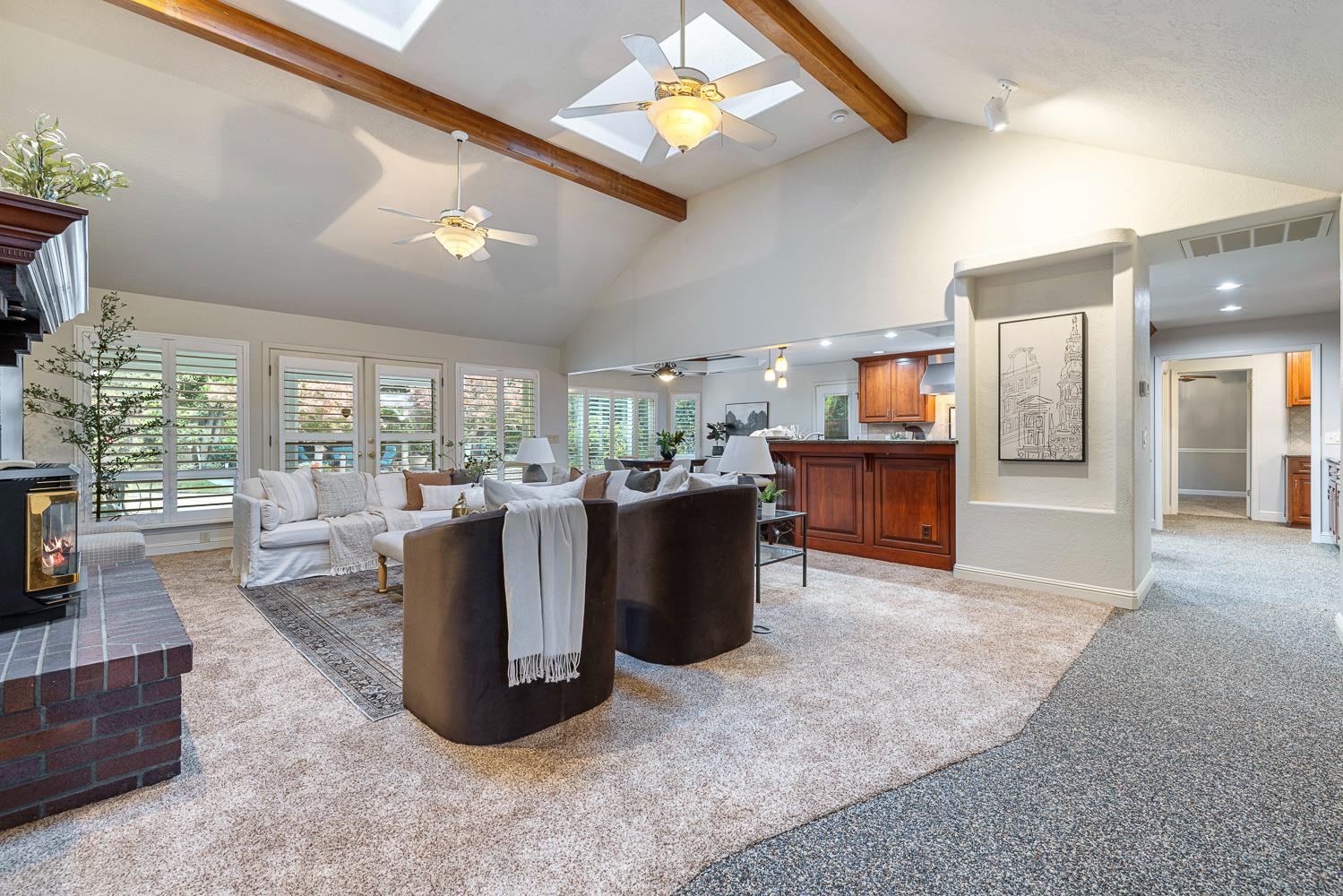 920 E Windsor Cir, Fresno, CA 93720