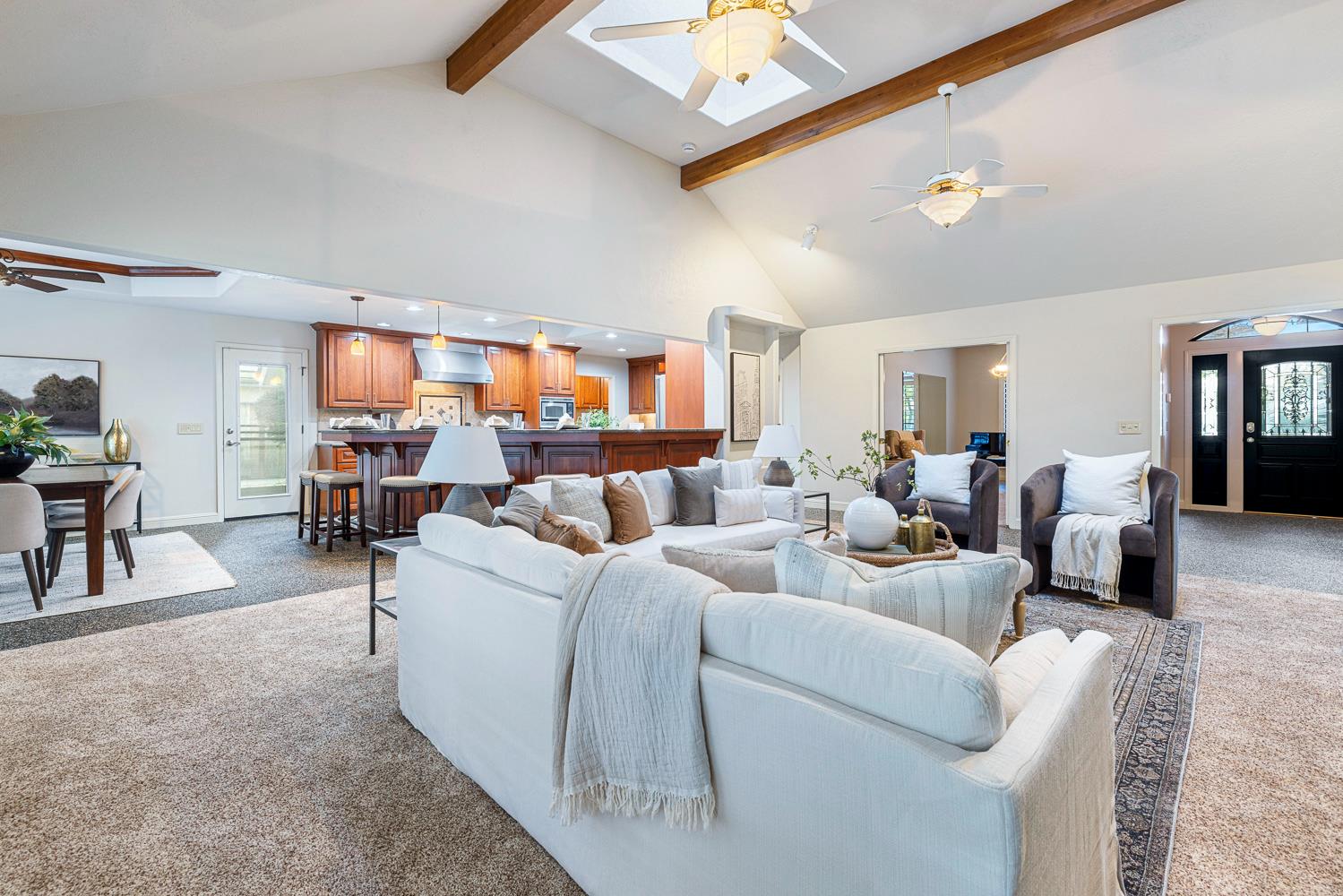 920 E Windsor Cir, Fresno, CA 93720