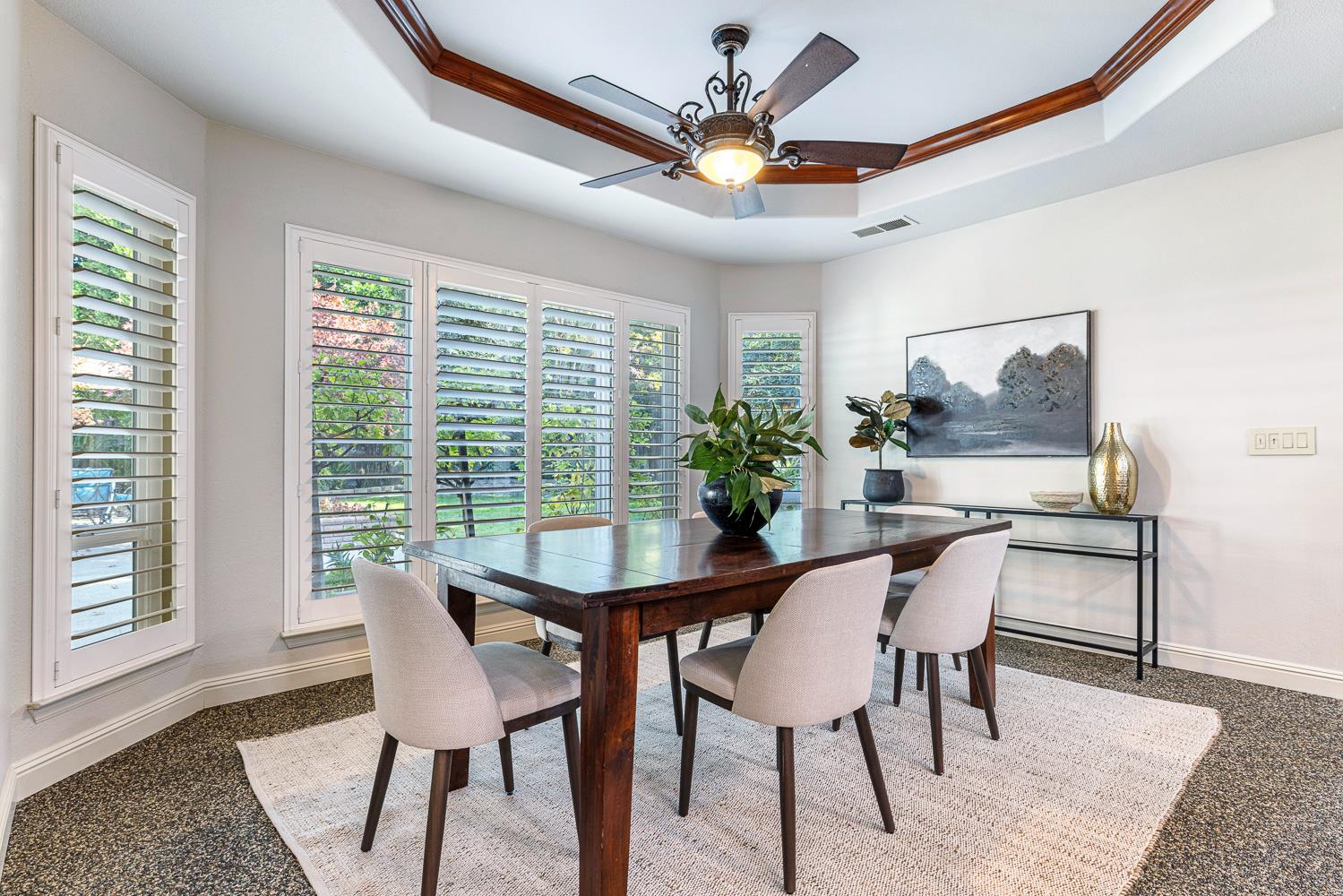 920 E Windsor Cir, Fresno, CA 93720