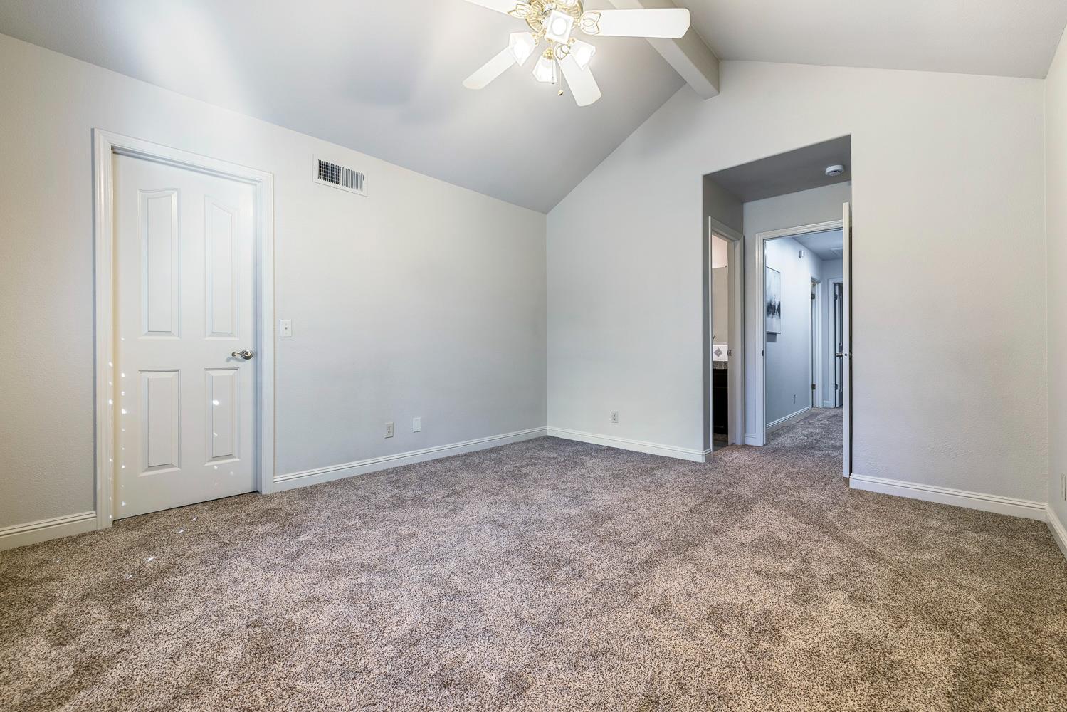 920 E Windsor Cir, Fresno, CA 93720