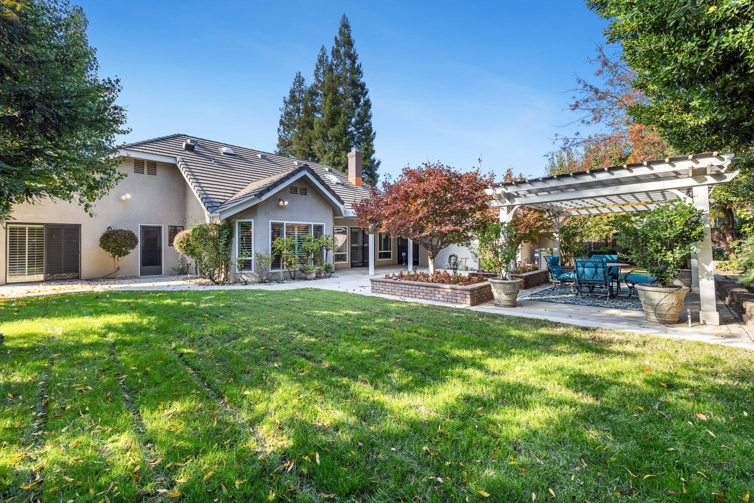 920 E Windsor Cir, Fresno, CA 93720