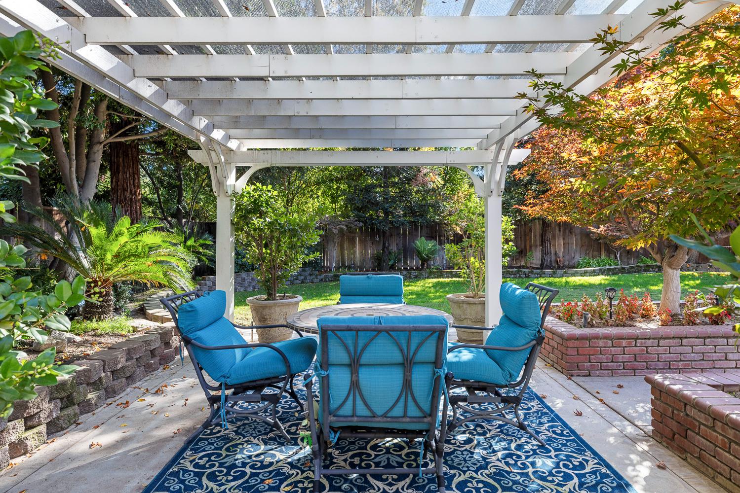 920 E Windsor Cir, Fresno, CA 93720