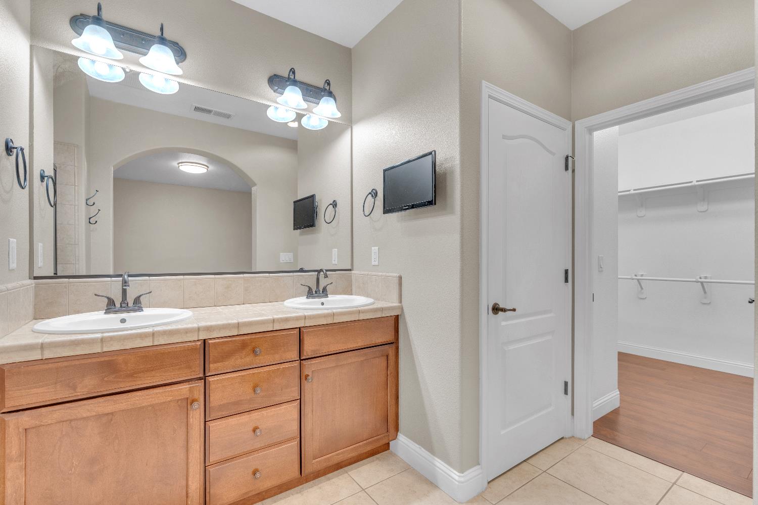 6910 W Gibson Ave, Fresno, CA 93723