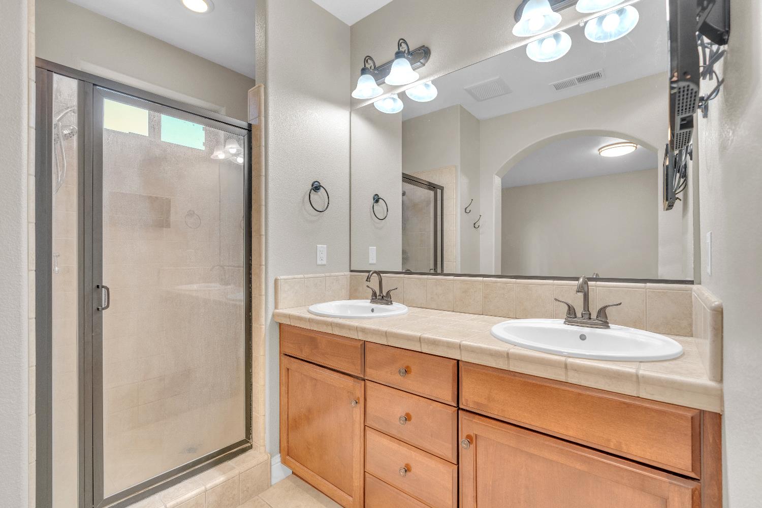 6910 W Gibson Ave, Fresno, CA 93723