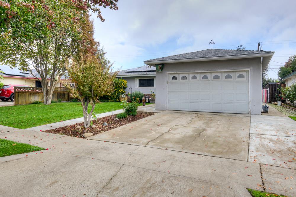 4456 N Dearing Ave, Fresno, CA 93726