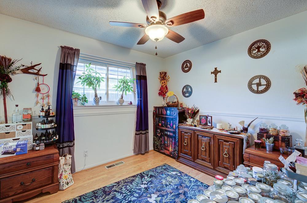 4456 N Dearing Ave, Fresno, CA 93726