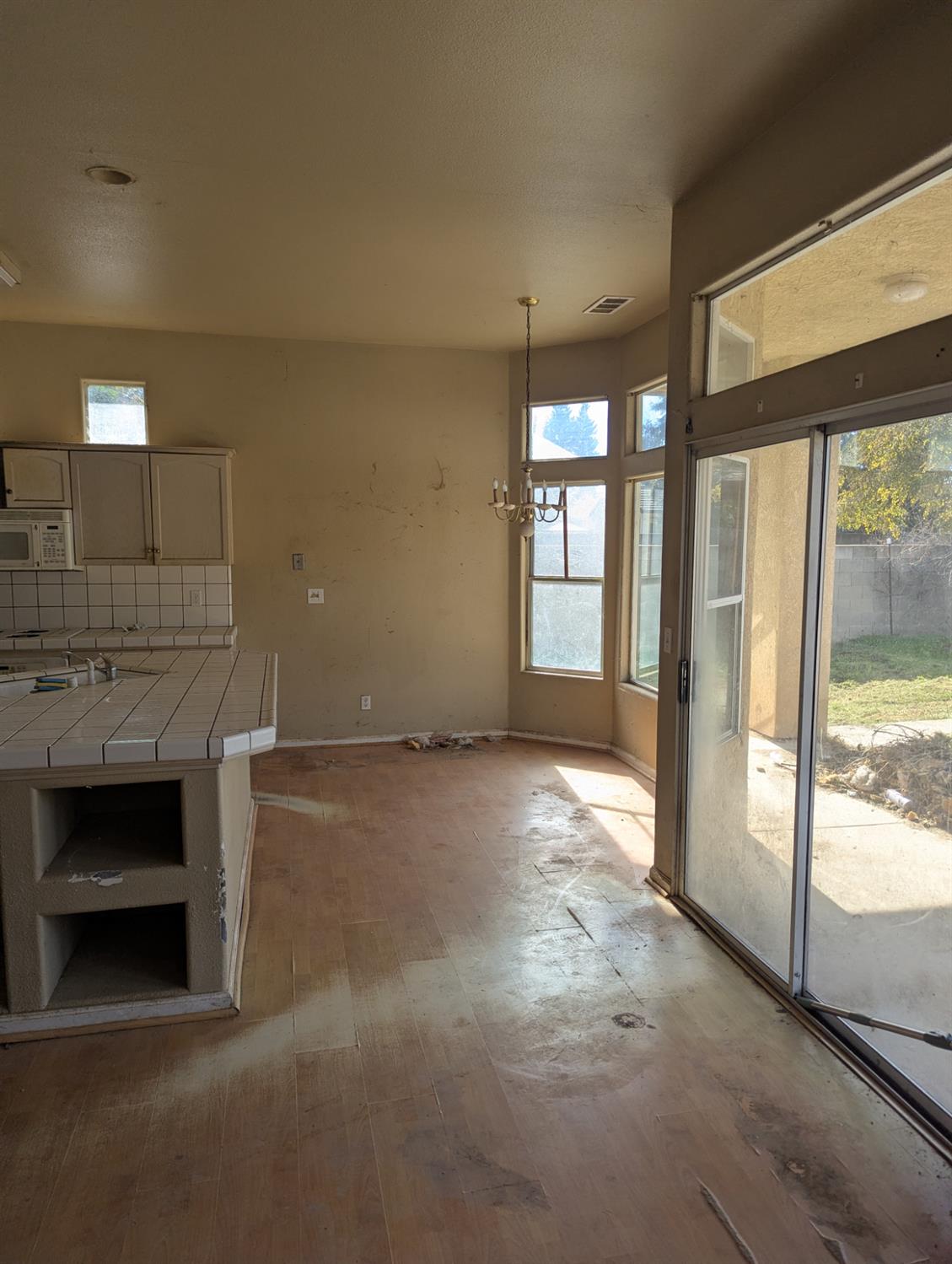 7711 N Ivanhoe Ave, Fresno, CA 93722