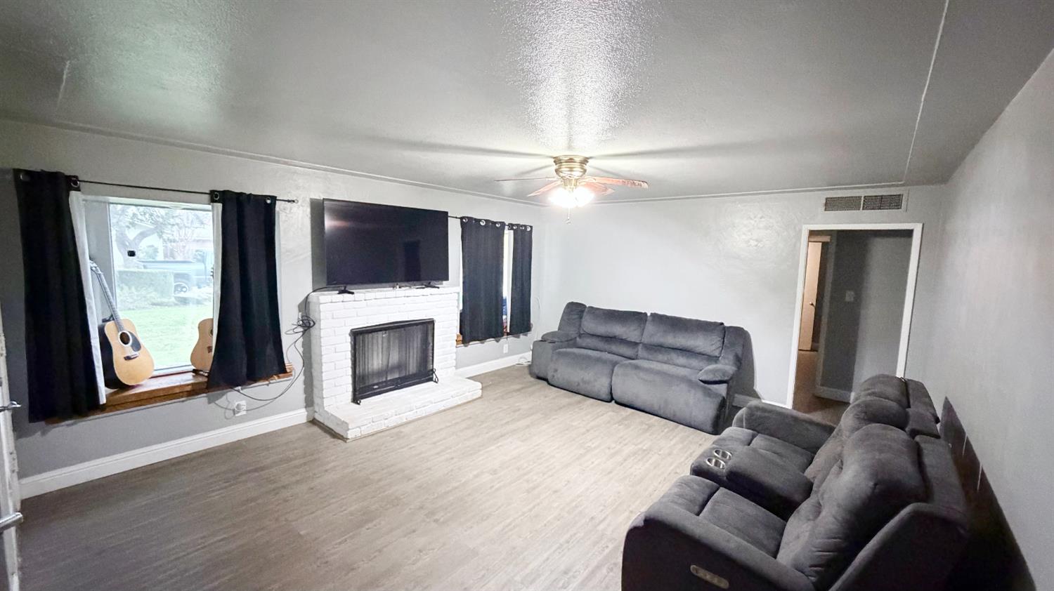 1328 Loftus Ln, Fresno, CA 93710