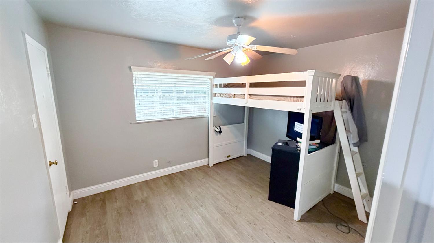 1328 Loftus Ln, Fresno, CA 93710