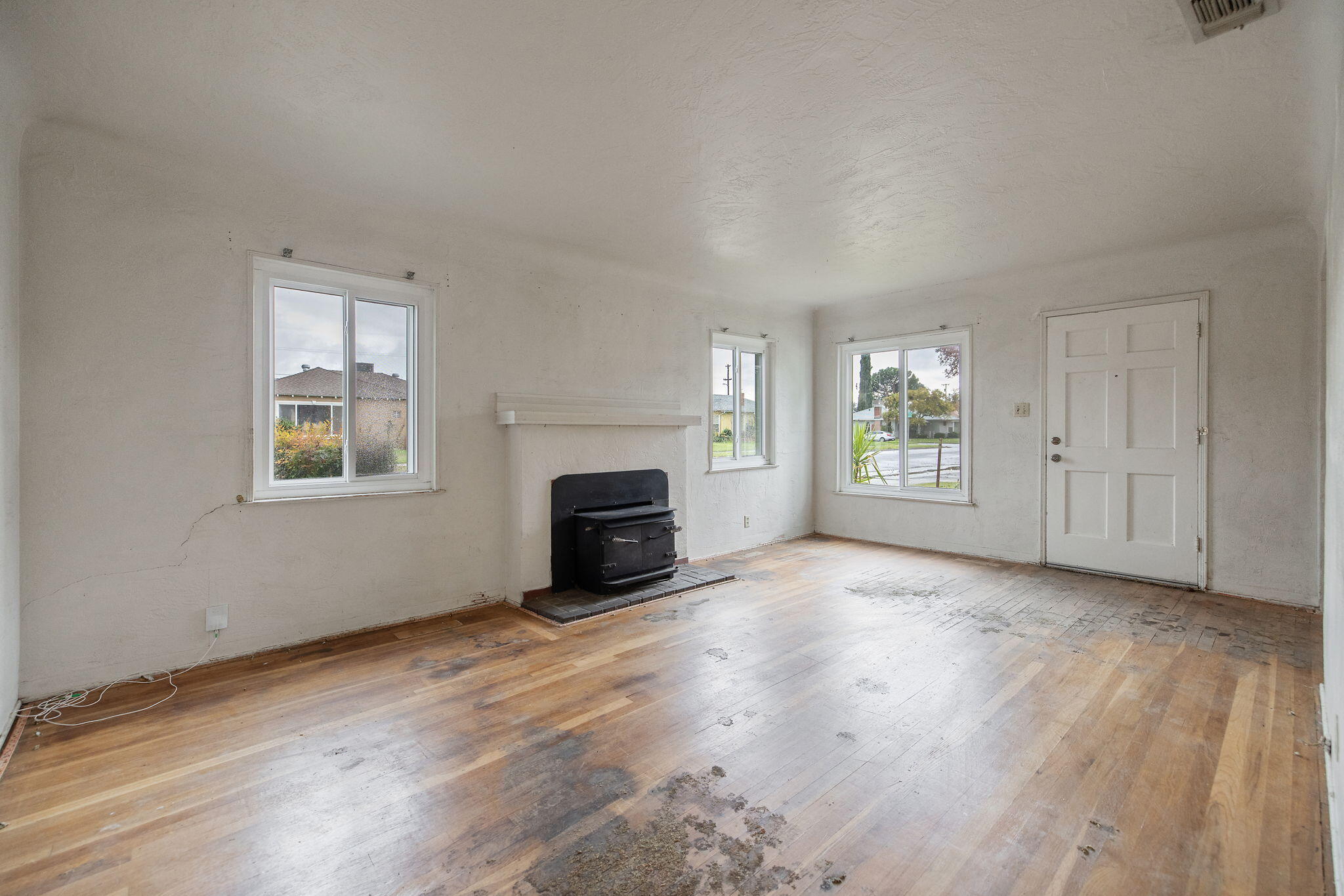 3021 E Simpson Ave, Fresno, CA 93703